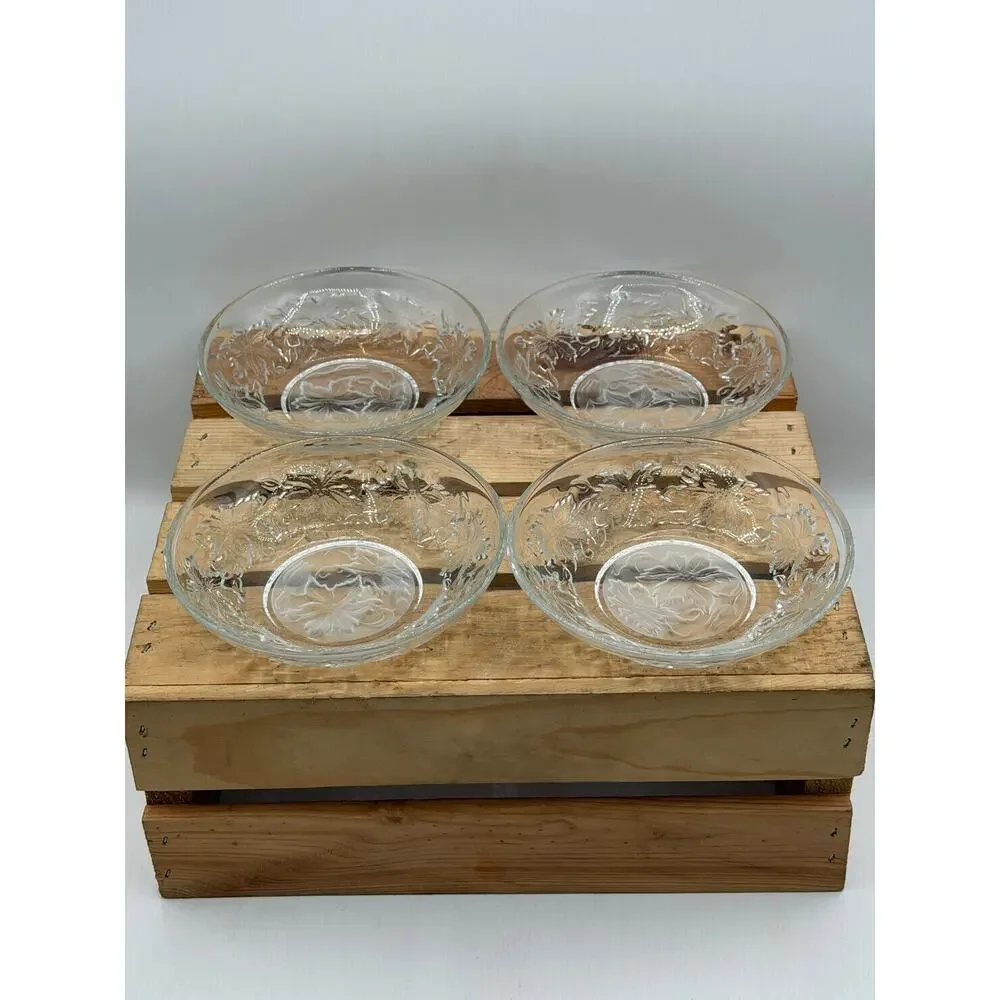 Vintage Clear Pressed Glass Dessert Bowls- Set of 7 Frosted Poinsettia-5.5 Inch⁠